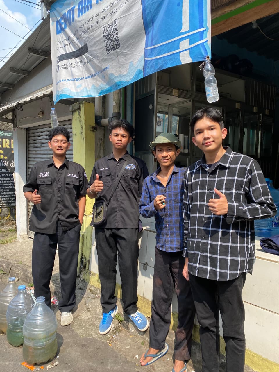 Foto dokumentasi pertama Kelompok 4